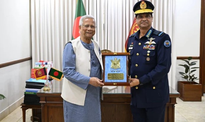 বিমানবাহিনী প্রধানের সঙ্গে প্রধান উপদেষ্টার সৌজন্য সাক্ষাৎ